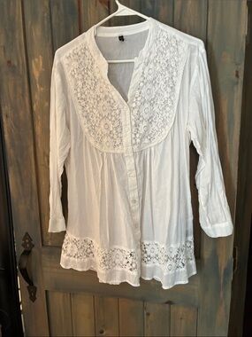 Le Moda White Lace-Trim Button-Front Women's Top